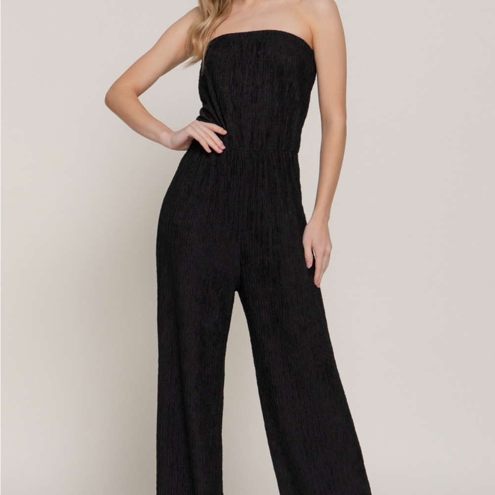 NWT BOUTIQUE_ Elegant Black Strapless Crinkle knit tube jumpsuit